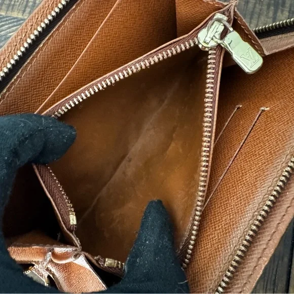 - Louis Vuitton Monogram Porte Monnaie
Zippy Long Wallet/Preloved 1998 - Picture 14 of 17